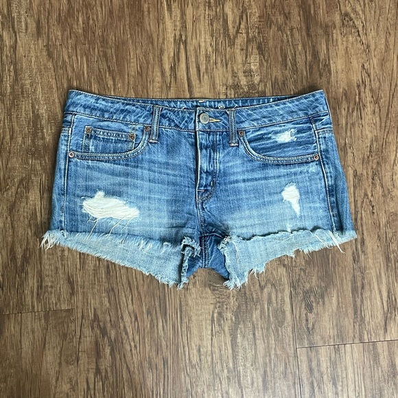AMERICAN EAGLE Level Curvy High-Waisted Denim Short - Picture 3 of 8